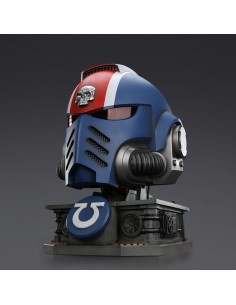 Ultramarines Lieutenant... 2