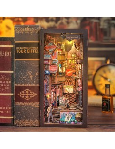 The Long Goodbye. Book Nook 2