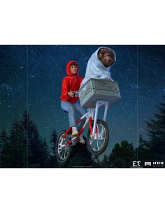 E.T. & Elliot. Art Scale...